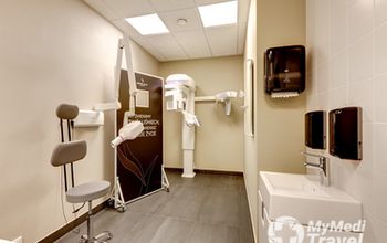 Compare Reviews, Prices & Costs of Anesthetics in Poland at Medicover Stomatologia | Centrum Praskie Koneser | AA832C